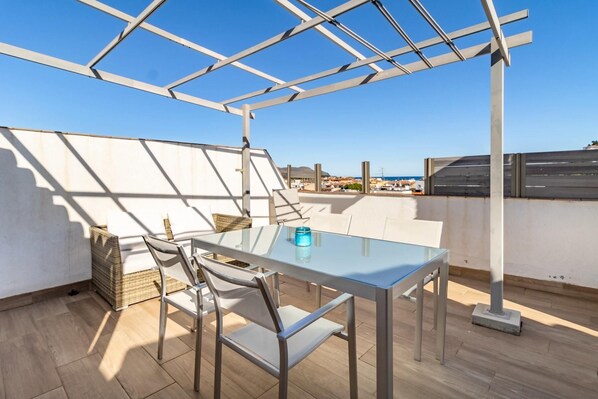 Outdoor dining - Port de Llançà 44 - Modern apartment with terrace (Llança)