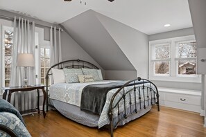 5 bedrooms, iron/ironing board, free WiFi, bed sheets