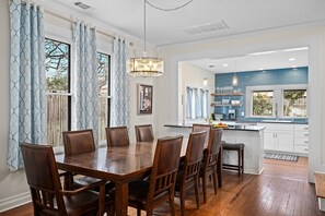 Dining - Maple- Main Haus | Beautiful | Relaxing (Fredericksburg)