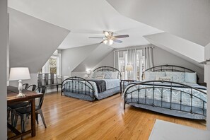 3 bedrooms, iron/ironing board, free WiFi, bed sheets - Maple- Main Haus | Beautiful | Relaxing (Fredericksburg)