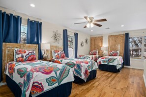 2 bedrooms, iron/ironing board, free WiFi, bed sheets - Maple- Bunkhaus | Spacious & Comfortable (Fredericksburg)