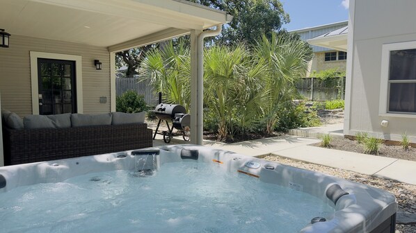 Terrace/patio - Maple- Bunkhaus | Spacious & Comfortable (Fredericksburg)