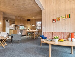 Televisión y chimenea 