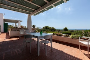Outdoor dining - Villa Giorgisa Apartment 1 Pool Sea View, Ugento, Italy (Ugento)