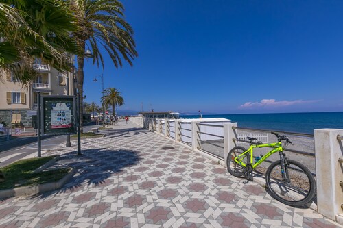 Mer Vivante - Front Beach, Albenga, Italy