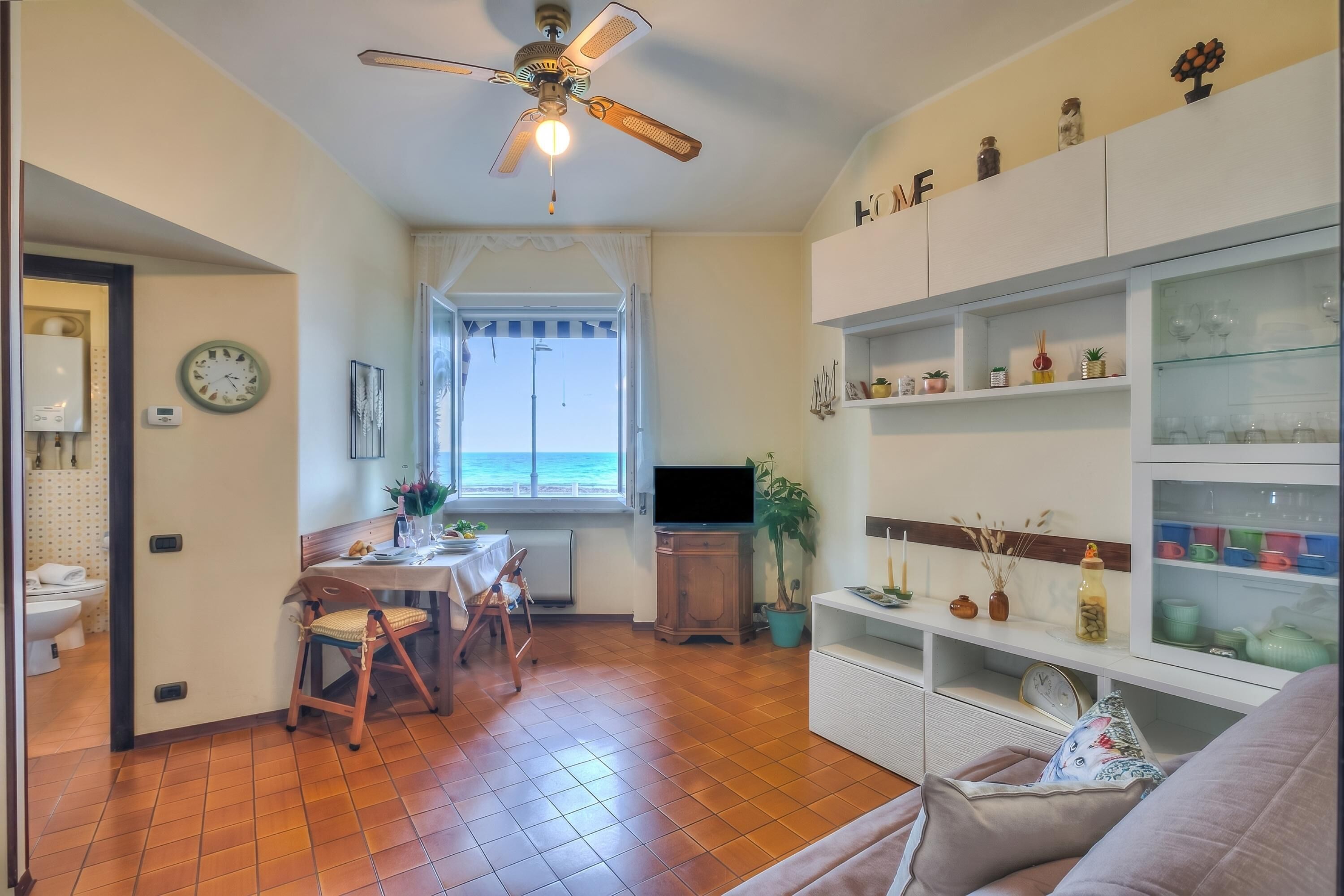 Mer Vivante - Front Beach With Balcony, Albenga, Italy - Albenga