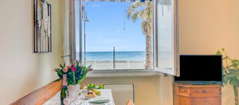 Mer Vivante - Front Beach, Albenga, Italy