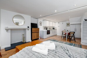 1 Schlafzimmer, Schreibtisch, Bügeleisen/Bügelbrett, Internetzugang