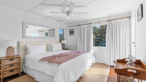 4 bedrooms, iron/ironing board, WiFi, bed sheets - Mollymook Breeze at Narrawallee (Narrawallee)