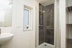 Shower - Ferienhaus Waldidyll - Strandnahes und Gemütliches Ferienhaus am Waldrand - Ferienhaus Waldidyll (Glowe)