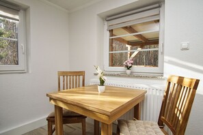 Dining - Ferienhaus Waldidyll - Strandnahes und Gemütliches Ferienhaus am Waldrand - Ferienhaus Waldidyll (Glowe)