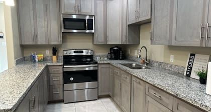 Cozy 3-bedroom townhome, best location in North Laredo. Sleeps 6-8.