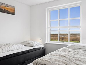 3 bedrooms, Internet