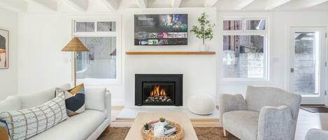 Televisie en een open haard