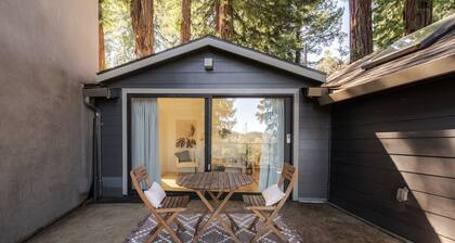 Secluded Downtown Modern Lux Retreat in Redwoods