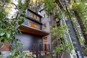 Exterior - Secluded Downtown Modern Lux Retreat in Redwoods (Mill Valley)