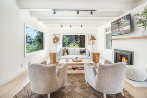 TV, fireplace - Secluded Downtown Modern Lux Retreat in Redwoods (Mill Valley)