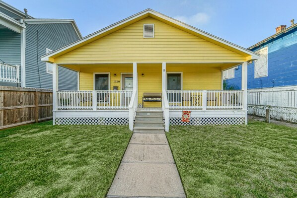 Exterior - Welcome to Beach Lover Island Getaway! (Galveston)