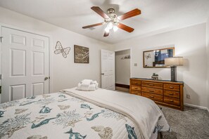 4 bedrooms, travel cot, free WiFi, bed sheets - Welcome to Beach Lover Island Getaway! (Galveston)