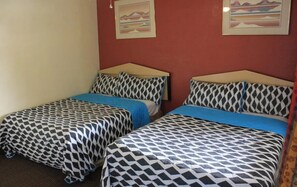 特色家居、办公桌、免费 WiFi、床单