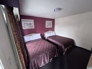 Individually furnished, desk, free WiFi, bed sheets - ECONOMY INN (Santa Maria)