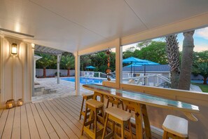 Outdoor dining - Fun in the Sun - Vacation Home with Private Pool, Pickleball Court & Includes Golf Cart (Miramar Beach)