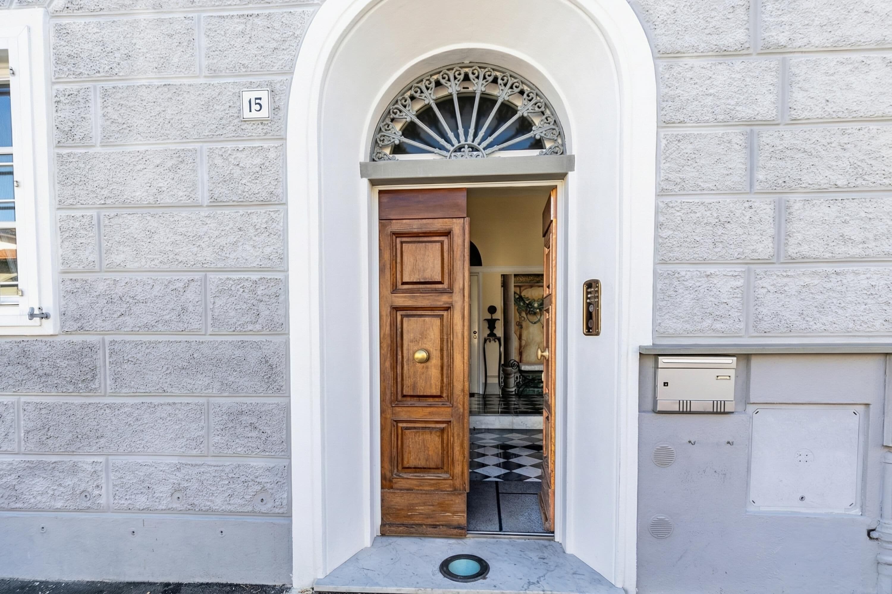 Familieleilighet, flere soverom (Ardenza's Aires 600m From Sea) | Utvendig detalj