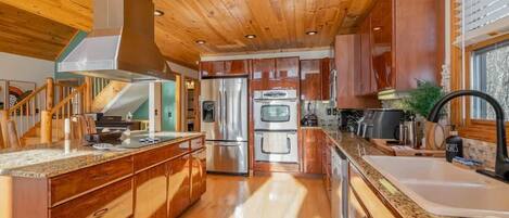 Køleskab, mikrobølgeovn, ovn, kogeplade