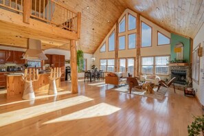 تلفزيون، ألعاب فيديو، مكتب