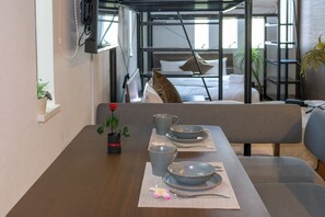 [6min drive from Hakata Station] Max 6 People, 2 Single Loft beds, 2 Double beds | 1 bedroom, blackout drapes, free WiFi, bed sheets - fuu (Fukuoka)