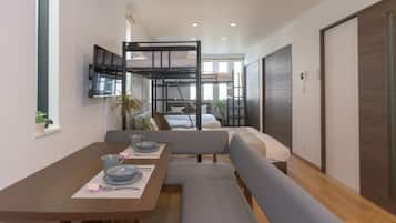 Apartemen, Bebas Asap Rokok, dapur (2 Loft beds, 2 Double beds) | 1 kamar tidur, tirai kedap cahaya, Wi-Fi gratis, dan seprai linen