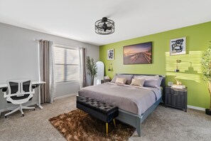 3 Schlafzimmer, Schreibtisch, Bügeleisen/Bügelbrett, Reisekinderbett