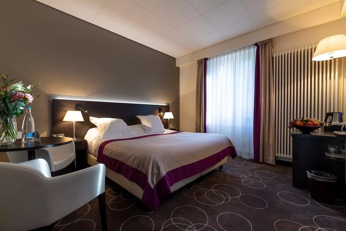 1 chambre, bureau, fer et planche à repasser, Wi-Fi