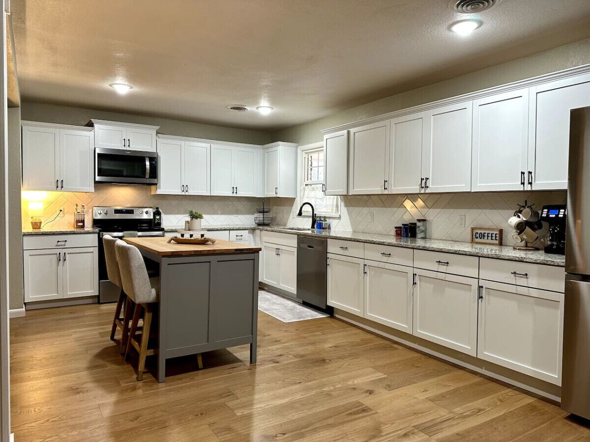 冰箱、微波炉、烤箱、炉灶