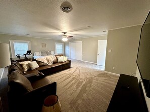 4 habitaciones, escritorio, tabla de planchar con plancha y wifi gratis