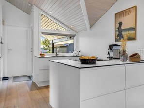 Fridge, oven, dishwasher, cookware/dishes/utensils