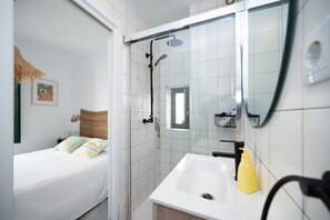 Hair dryer, towels - Lovely studio in peaceful courtyard (Arroyo De La Miel)