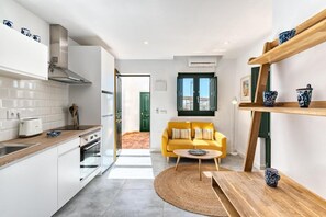 Fridge, microwave, oven, stovetop - Lovely 1 bedroom apartment in Benalmádena (Arroyo De La Miel)