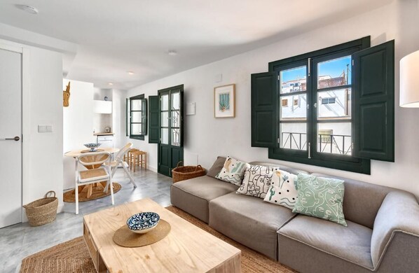 TV, books - Lovely 1 bedroom apartment in Benalmádena (Arroyo De La Miel)