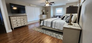 6 habitaciones, tabla de planchar con plancha y cuna de viaje 