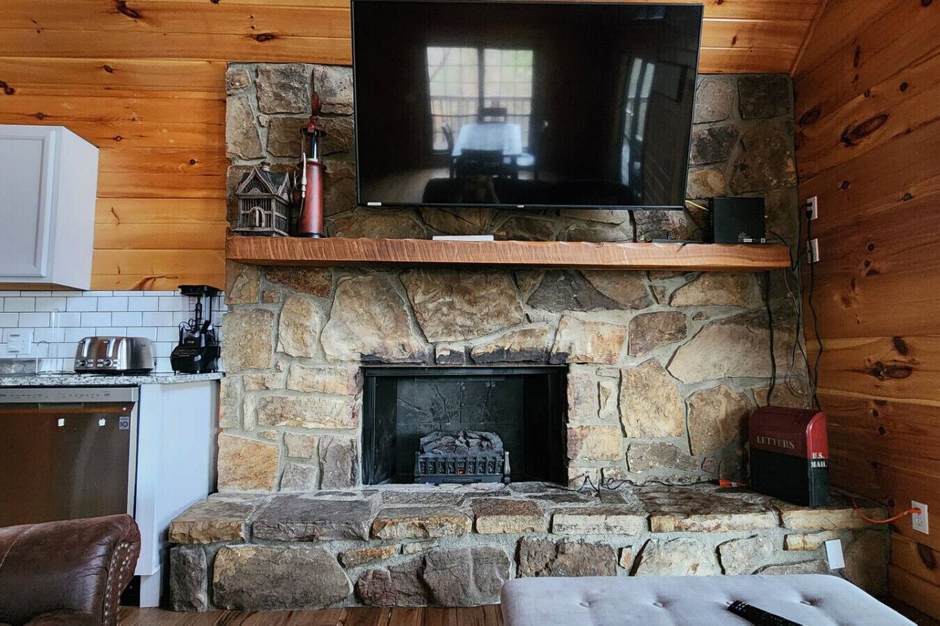 Smart TV, fireplace