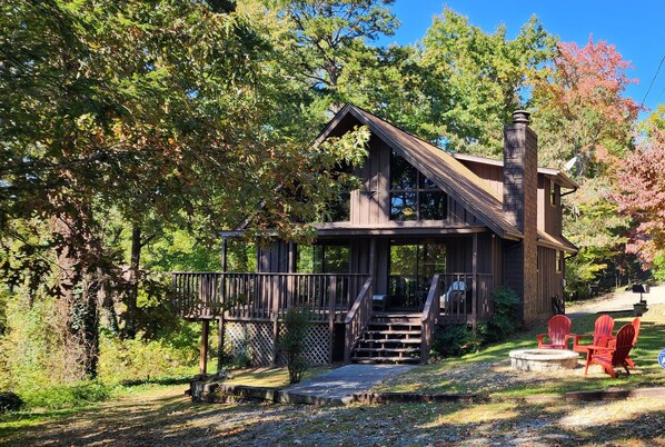 Exterior - Rustic Retreat: 2BR Cabin with Spectacular Views (Sevierville)