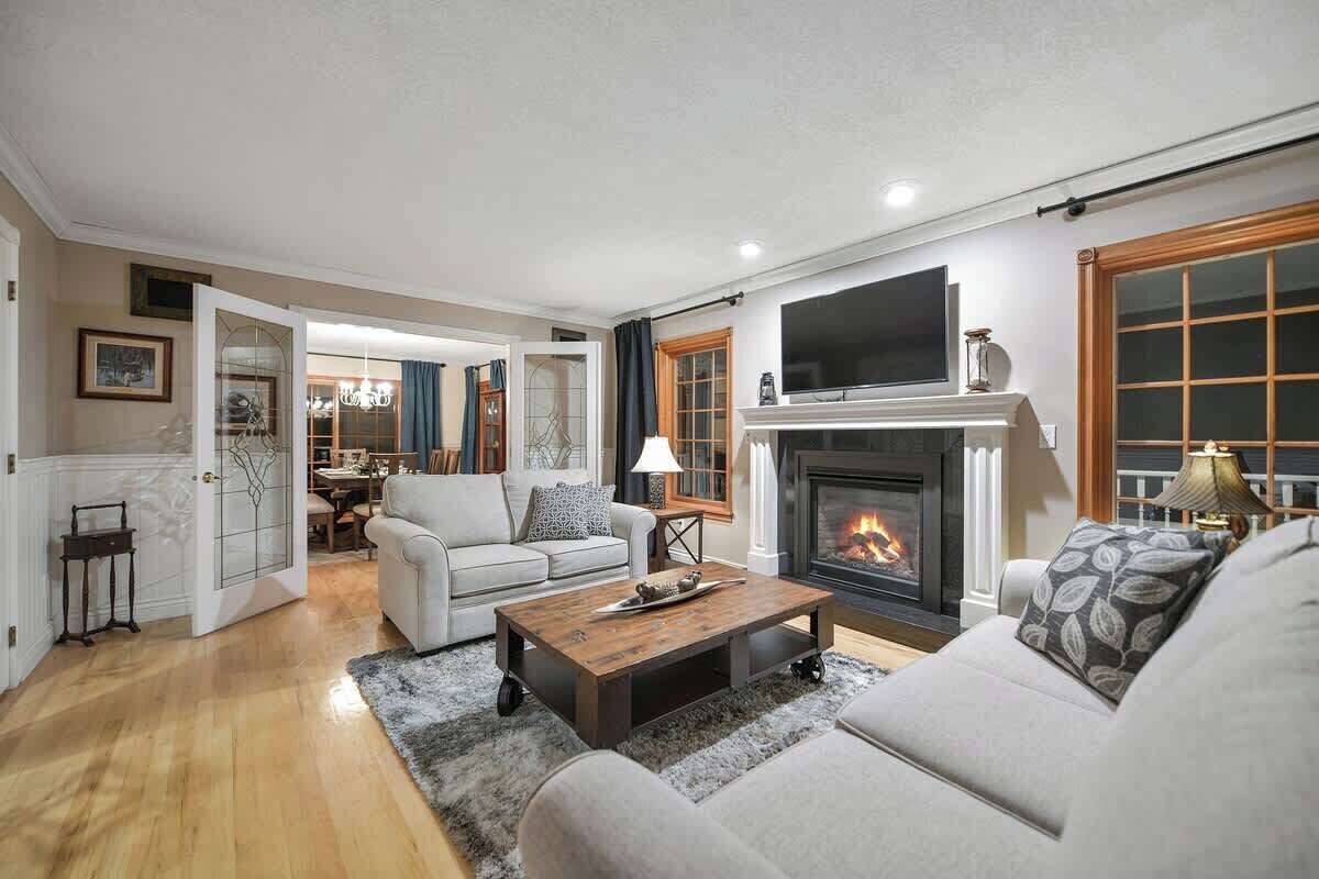 Mill Bay Manor Summar - Cowichan Bay