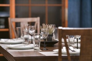 Dining - Mill Bay Manor Summar (Mill Bay)