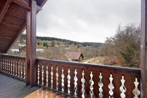 Property grounds - Apartment 'Sankt Hubertus' – Nature Retreat with Large Terrace, Balcony & Wi-Fi (Bad Berneck im Fichtelgebirge)