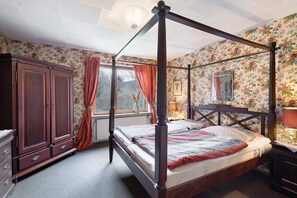 4 bedrooms, free WiFi