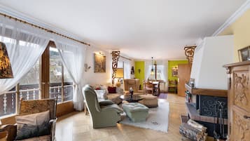 Tv, pejs, dvd-afspiller, stereoanlæg