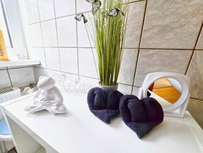 Interior - Waldblick Apartment with Large Balcony, Ground-Level Access & Unique Views (Bestwig)