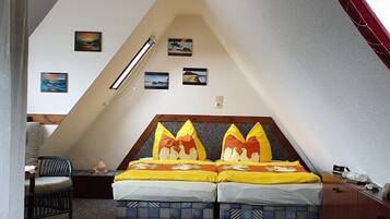 1 bedroom, free WiFi, bed sheets