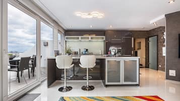 Fridge, microwave, oven, stovetop